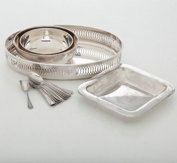 Lotto di oggetti in argento. Varie manifatture italiane del XX secolo  - Asta Argenti - Associazione Nazionale - Case d'Asta italiane