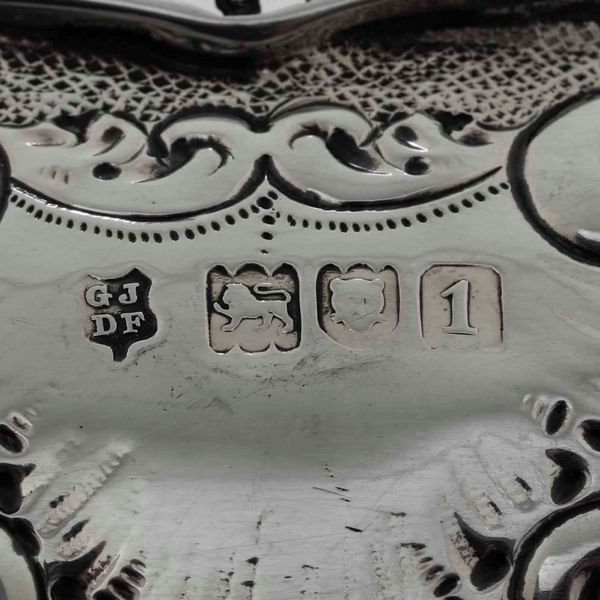 Coppa. Argento fuso, sagomato e cesellato. Londra 1906 (argentiere non identificato)  - Asta Argenti - Associazione Nazionale - Case d'Asta italiane