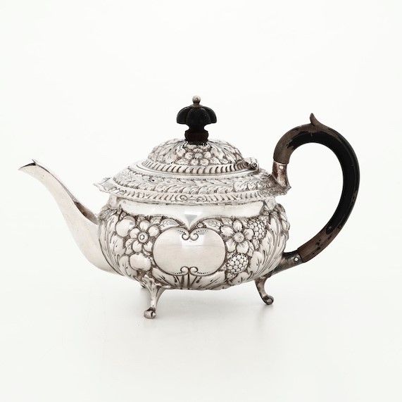 Teiera in argento. Argenteria artistica italiana del XX-XXI secolo  - Asta Argenti - Associazione Nazionale - Case d'Asta italiane