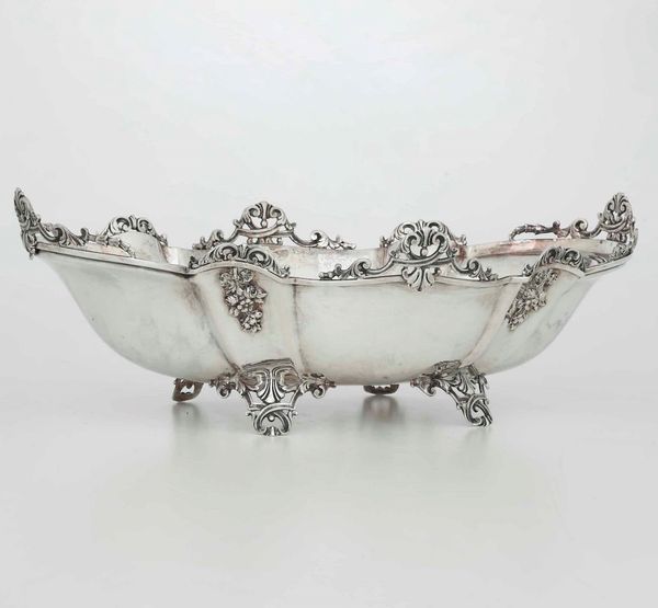 Centrotavola in argento. Argenteria italiana del XX secolo. Argentiere Ricci & C., Alessandria  - Asta Argenti - Associazione Nazionale - Case d'Asta italiane