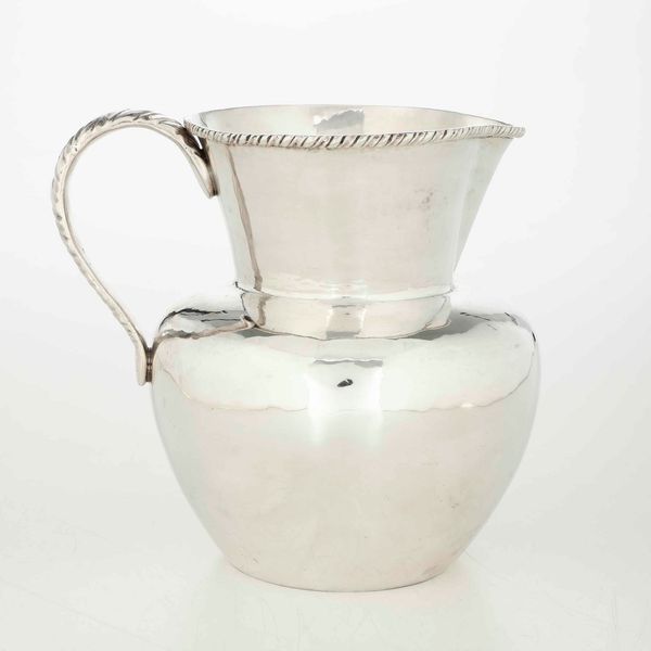 Caraffa in argento fuso e cesellato. Argenteria italiana del XX-XXI secolo per Passeroni, Verona  - Asta Argenti - Associazione Nazionale - Case d'Asta italiane