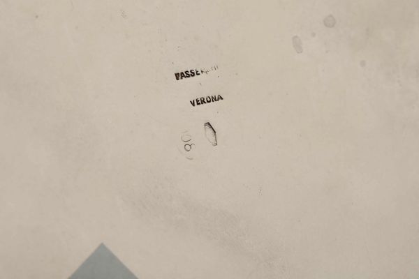 Caraffa in argento fuso e cesellato. Argenteria italiana del XX-XXI secolo per Passeroni, Verona  - Asta Argenti - Associazione Nazionale - Case d'Asta italiane