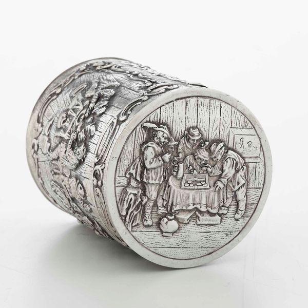 Contenitore in argento 835 fuso, sbalzato e cesellato. Argenteria artistica italiana del XX secolo  - Asta Argenti - Associazione Nazionale - Case d'Asta italiane