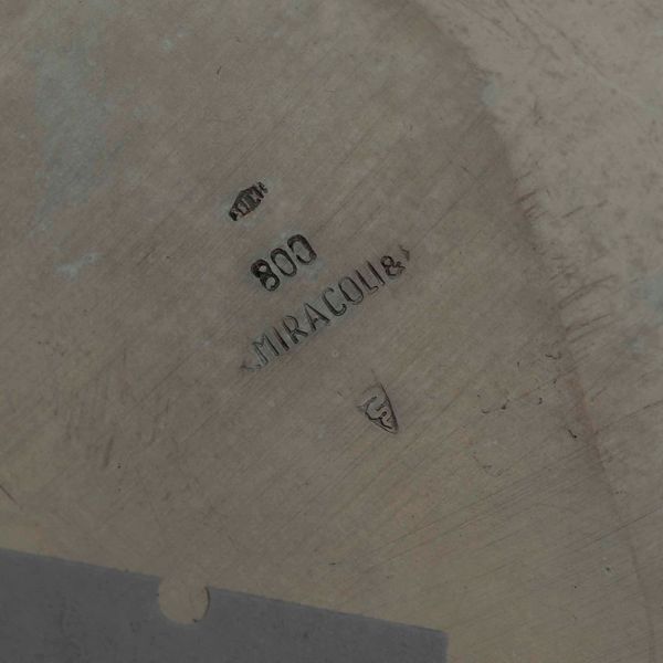 Cioccolatiera e scatola in argento fuso, sbalzato e cesellato. Argenteria milanese del XX secolo. Argentiere Miracoli  - Asta Argenti - Associazione Nazionale - Case d'Asta italiane