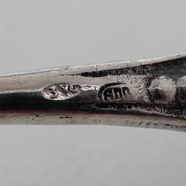 Mostardiera. Argento fuso e sagomato. Argenteria italiana del XX secolo. Argentiere Castaudo & Gautero, Vercelli.  - Asta Argenti - Associazione Nazionale - Case d'Asta italiane