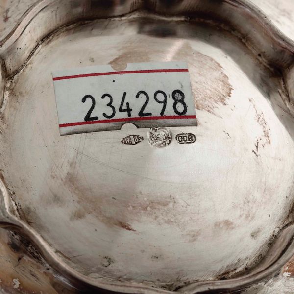 Caffettiera, teiera e lattiera in argento. Argenteria milanese del XX secolo. Due pezzi argentiere Vittorio Beccaro e uno argentiere Bruno Maran & F.lli  - Asta Argenti - Associazione Nazionale - Case d'Asta italiane