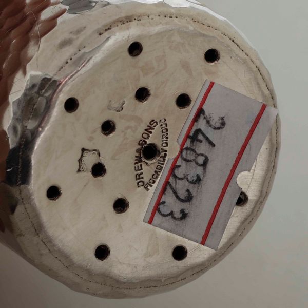 Set da toilette in argento sterling e cristallo. Inghilterra XX secolo, bollo della citt di Londra per lanno 1916  - Asta Argenti - Associazione Nazionale - Case d'Asta italiane