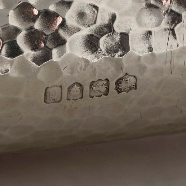 Set da toilette in argento sterling e cristallo. Inghilterra XX secolo, bollo della citt di Londra per lanno 1916  - Asta Argenti - Associazione Nazionale - Case d'Asta italiane