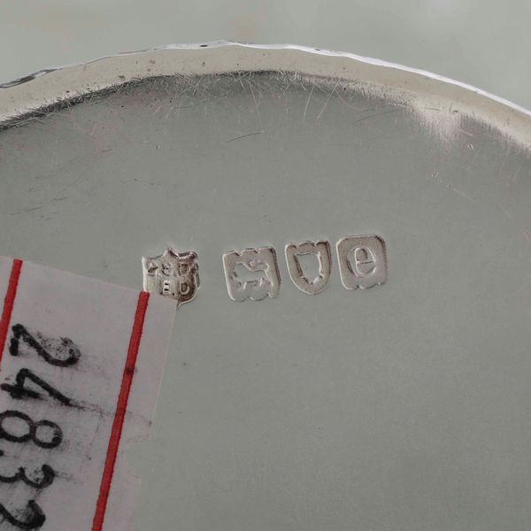 Set da toilette in argento sterling e cristallo. Inghilterra XX secolo, bollo della citt di Londra per lanno 1916  - Asta Argenti - Associazione Nazionale - Case d'Asta italiane