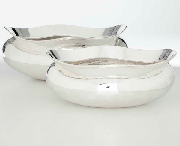 Due ciotole in argento fuso. Argenteria italiana del XX secolo. Argentiere I.M.A., Alessandria  - Asta Argenti - Associazione Nazionale - Case d'Asta italiane