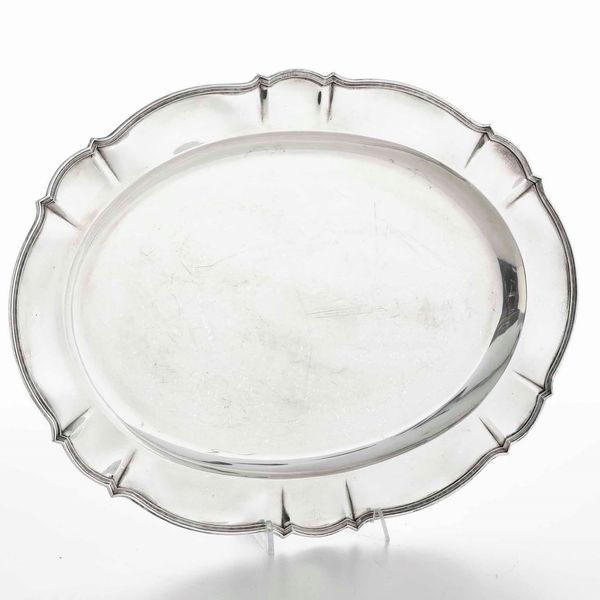 Due vassoi in argento e uno in metallo argentato. Varie manifatture del XX secolo<BR>66x43, 52x38, 55.5x37  - Asta Argenti - Associazione Nazionale - Case d'Asta italiane
