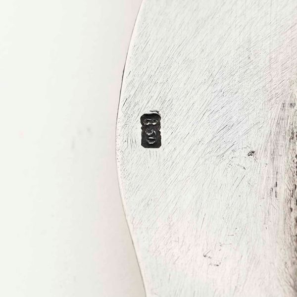 Due vassoi in argento e uno in metallo argentato. Varie manifatture del XX secolo<BR>66x43, 52x38, 55.5x37  - Asta Argenti - Associazione Nazionale - Case d'Asta italiane