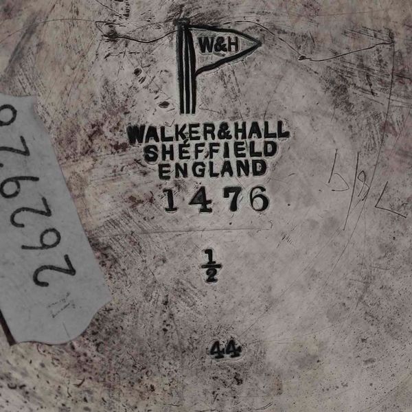 Due boccali, uno in metallo argentato e uno in argento sterling con bolli della citt di Londra (1784?)  - Asta Argenti - Associazione Nazionale - Case d'Asta italiane