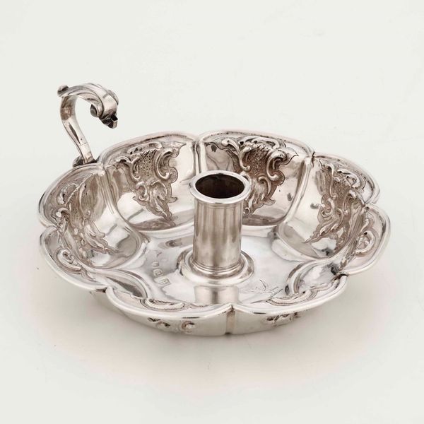 Bugia in argento fuso e sbalzato. Inghilterra, citt di Londra, marchi consunti di difficile lettura, probabile XVIII secolo  - Asta Argenti - Associazione Nazionale - Case d'Asta italiane