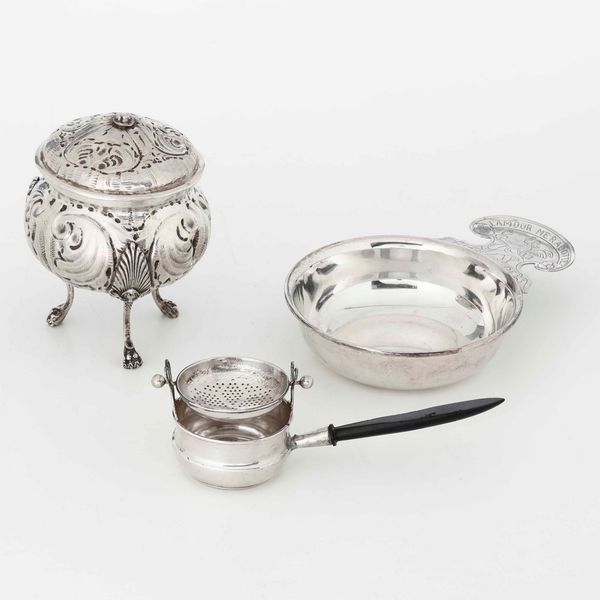 Insieme di filtro, zuccheriera e taste-vin in argento. Varie manifatture italiane del XX secolo  - Asta Argenti - Associazione Nazionale - Case d'Asta italiane