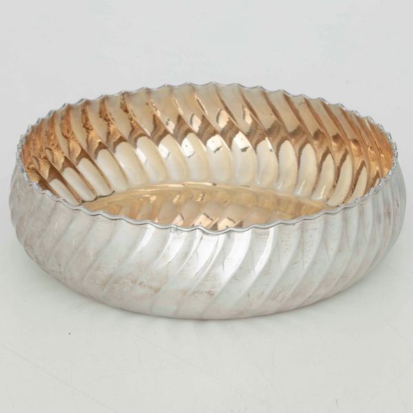 Ciotola in argento fuso, sbalzato e dorato. Argenteria lombarda del XX-XXI secolo, Como  - Asta Argenti - Associazione Nazionale - Case d'Asta italiane