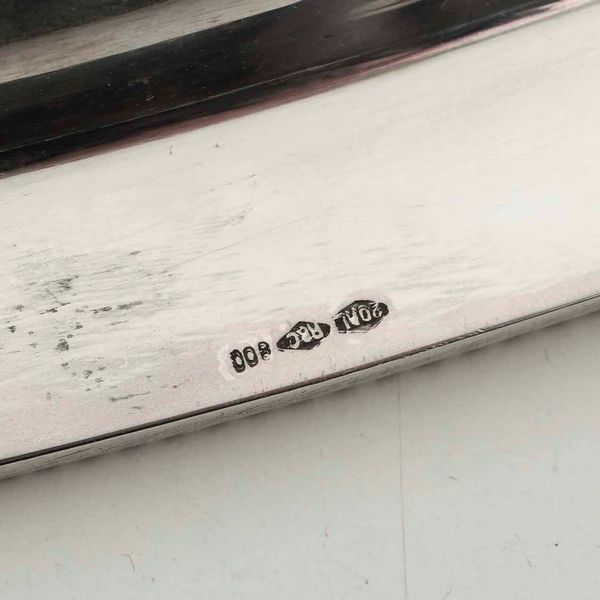 Vassoio ovale. Argento fuso e sagomato. Argentiere Ricci & C., Alessandria.  - Asta Argenti - Associazione Nazionale - Case d'Asta italiane