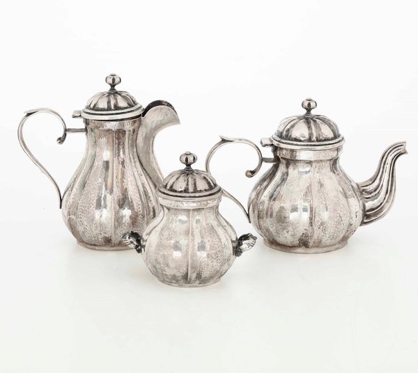 Caffettiera teiera e zuccheriera in argento. Argenteria italiana del XX secolo  - Asta Argenti - Associazione Nazionale - Case d'Asta italiane