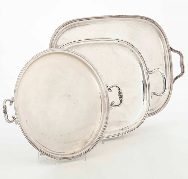 Lotto di tre vassoi diversi. Argenteria italiana del XX secolo, argentieri differenti  - Asta Argenti - Associazione Nazionale - Case d'Asta italiane