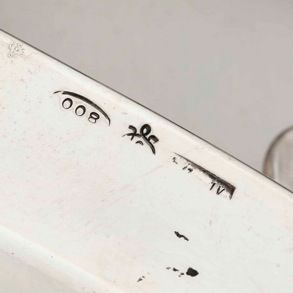 Lotto di tre vassoi diversi. Argenteria italiana del XX secolo, argentieri differenti  - Asta Argenti - Associazione Nazionale - Case d'Asta italiane