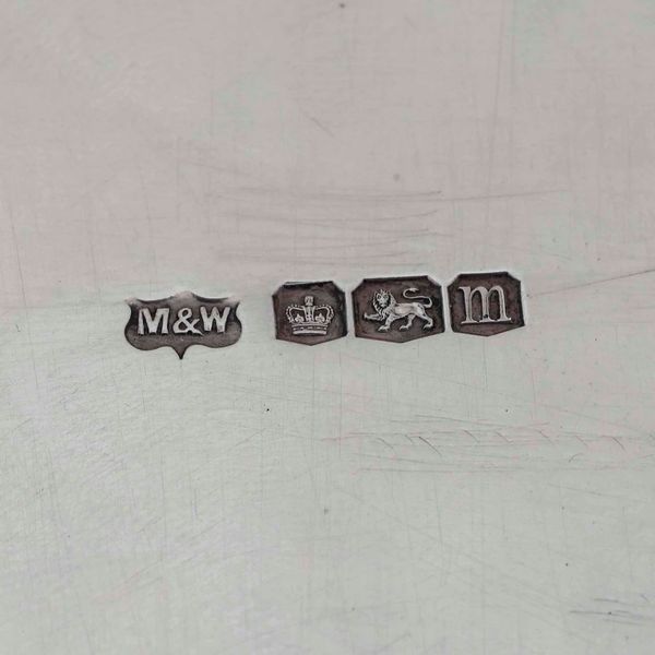 Salver in argento. Inghilterra, marchio della citt di Sheffield per l'anno 1929. Argentiere Mappin & Webb  - Asta Argenti - Associazione Nazionale - Case d'Asta italiane