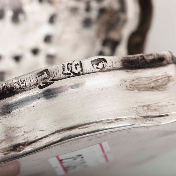 Lotto in argento composto da quattro scatole con coperchio, un vassoio, vaschetta con portacandele. Differenti epoche e manifatture  - Asta Argenti - Associazione Nazionale - Case d'Asta italiane