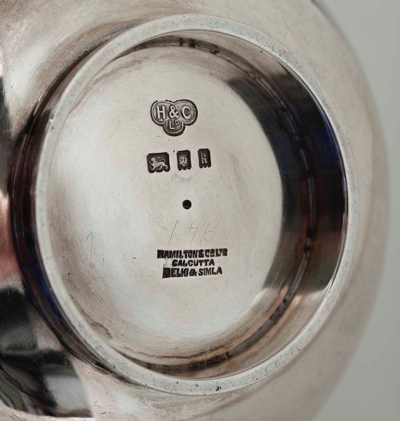 Servizio da t in argento sterling. Tre pezzi Inghilterra marchio della citt di Londra, lattiera argenteria milanese del XX secolo, argantiere F.lli Cacchione  - Asta Argenti - Associazione Nazionale - Case d'Asta italiane