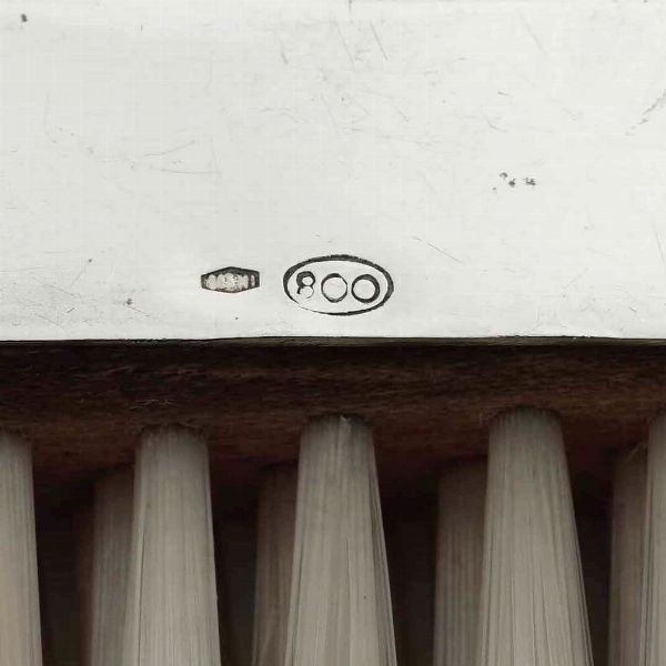 Porta grissini e raccogli briciole in argento. Argenteria italiana del XX secolo, argentieri differenti  - Asta Argenti - Associazione Nazionale - Case d'Asta italiane