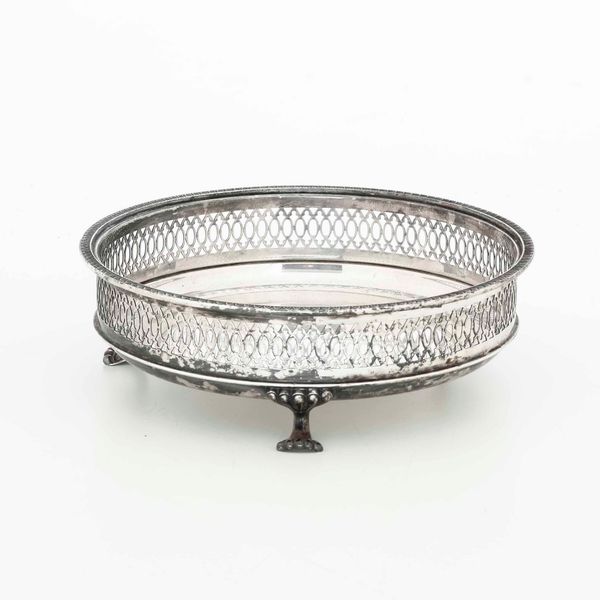 Alzata in argento con bordo traforato. Argenteria veneta del XX secolo. Argentiere F.lli Zaramella, Padova  - Asta Argenti - Associazione Nazionale - Case d'Asta italiane