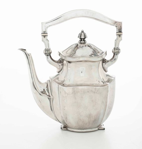Teiera. Argento fuso e sagomato. Argenteria italiana del XX secolo. Argentiere SIAP, Alessandria.  - Asta Argenti - Associazione Nazionale - Case d'Asta italiane