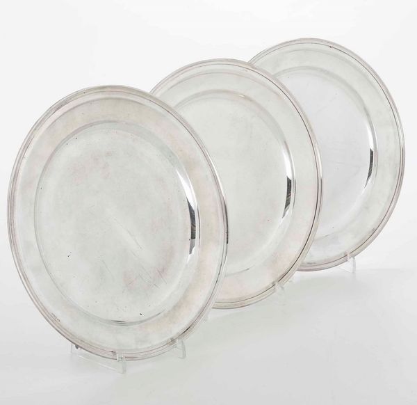 Lotto di tre vassoi in argento con incisioni nomi e data 1967. Argenteria italiana della seconda met del XX secolo  - Asta Argenti - Associazione Nazionale - Case d'Asta italiane