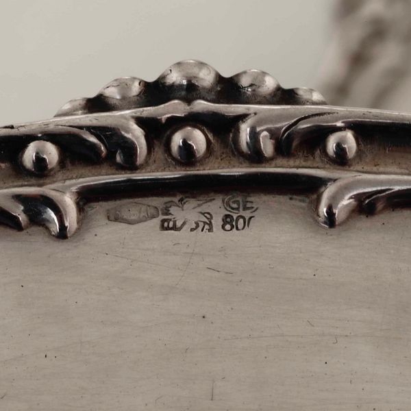 Tre vassoi in argento. Argenteria italiana del XX secolo. Argentiere Luigi Angeleri (?), Alessandria  - Asta Argenti - Associazione Nazionale - Case d'Asta italiane