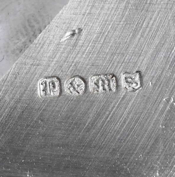 Grande cruet in metallo argentato. Inghilterra (?) XIX-XX secolo  - Asta Argenti - Associazione Nazionale - Case d'Asta italiane