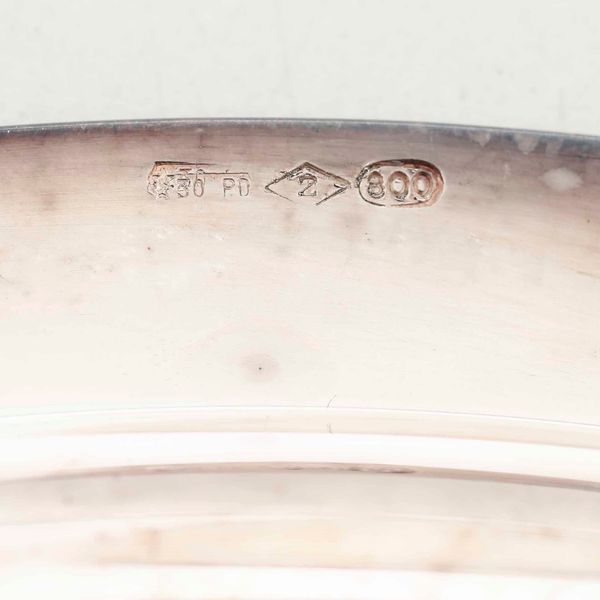 Lotto di tre piatti in argento. Varie manifatture italiane del XX secolo  - Asta Argenti - Associazione Nazionale - Case d'Asta italiane