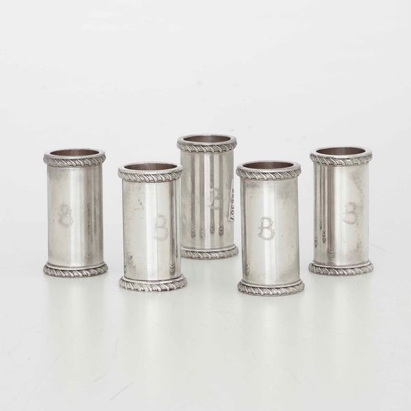 Cinque segnaposti in argento 925. Argenteria milanese del XX secolo, Argentiere F.lli Cacchione  - Asta Argenti - Associazione Nazionale - Case d'Asta italiane