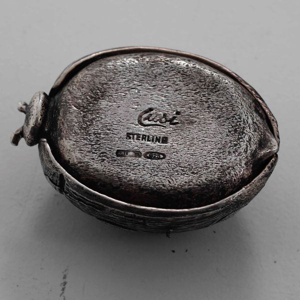 Tre oggetti in argento. Italia XX secolo. Portabiglietti e ciotola Argentiere Cusi Milano; scatola a coccinella Argentiere Pradella per Cusi milano  - Asta Argenti - Associazione Nazionale - Case d'Asta italiane