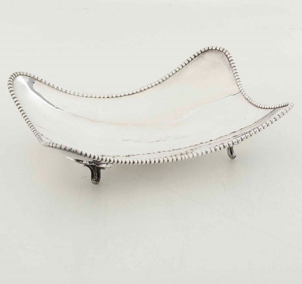 Ciotola in argento 925 fuso, sbalzato e cesellato. Argenteria milanese del XX-XXI secolo  - Asta Argenti - Associazione Nazionale - Case d'Asta italiane