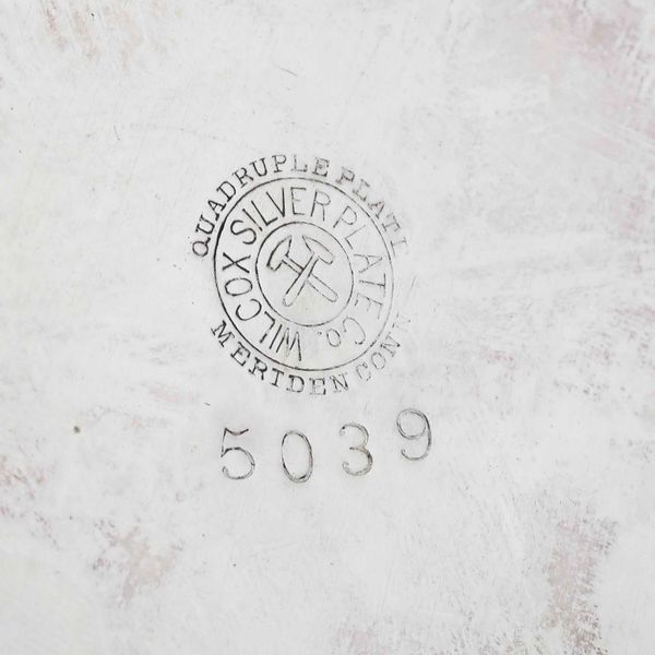 Samovar con corpo costolato in metallo argentato. Inghilterra XX secolo  - Asta Argenti - Associazione Nazionale - Case d'Asta italiane