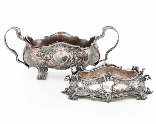 Lotto di due fioriere in metallo argentato  - Asta Argenti - Associazione Nazionale - Case d'Asta italiane