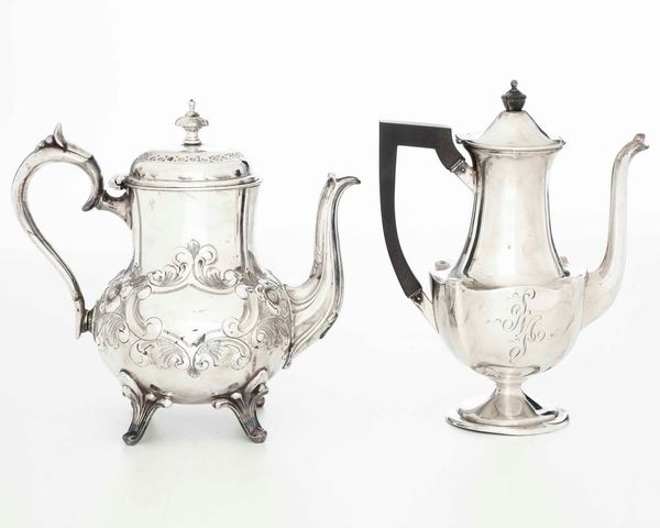 Due caffettiere in metallo argentato  - Asta Argenti - Associazione Nazionale - Case d'Asta italiane