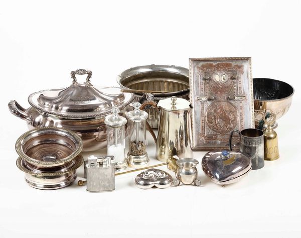 Lotto di oggetti in metallo argentato  - Asta Argenti - Associazione Nazionale - Case d'Asta italiane