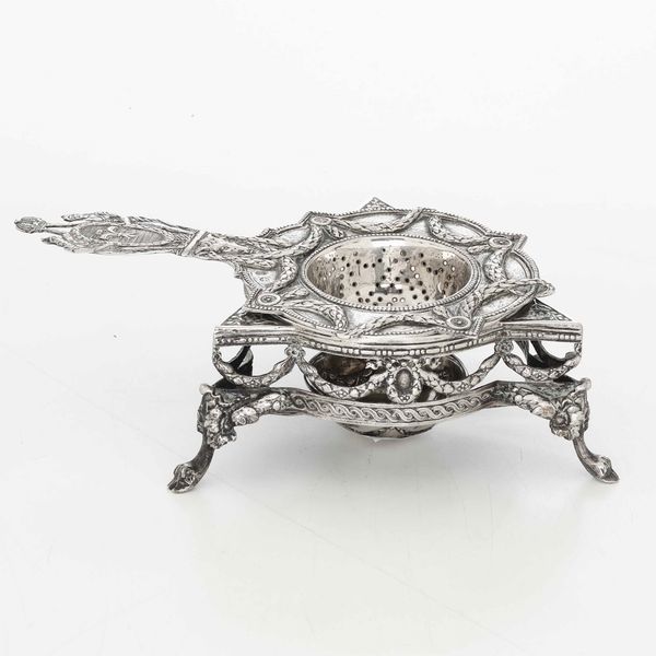 Colino da t in argento fuso e cesellato. Argenteria europea del XIX-XX secolo  - Asta Argenti - Associazione Nazionale - Case d'Asta italiane