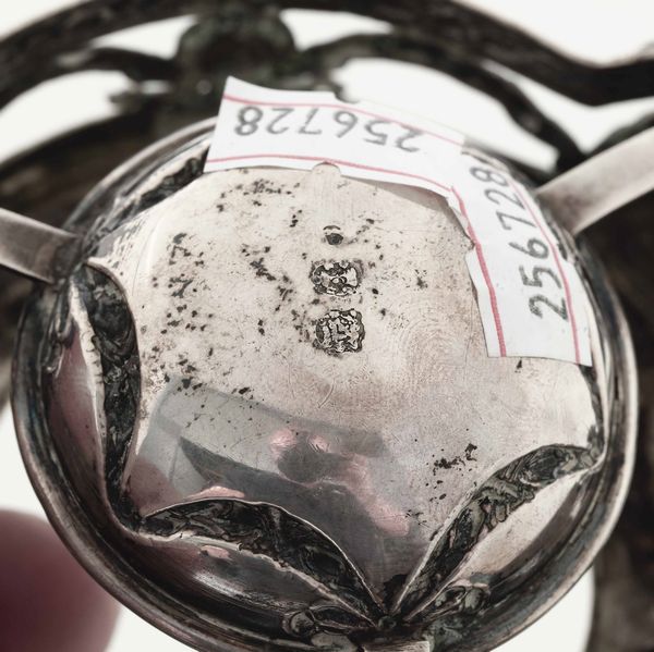 Colino da t in argento fuso e cesellato. Argenteria europea del XIX-XX secolo  - Asta Argenti - Associazione Nazionale - Case d'Asta italiane