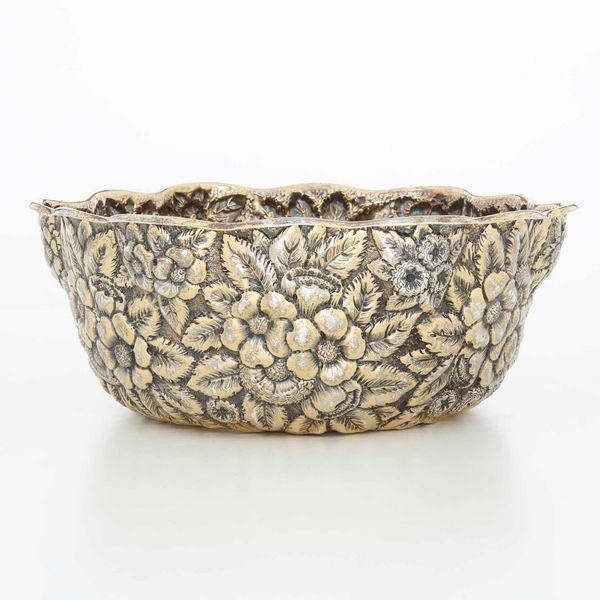 Ciotola. Argento sterling fuso, sbalzato, cesellato e dorato. Stati Uniti XX secolo. Argentiere Black, Starr & Frost  - Asta Argenti - Associazione Nazionale - Case d'Asta italiane