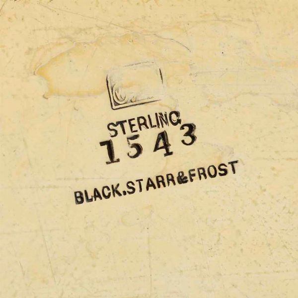 Ciotola. Argento sterling fuso, sbalzato, cesellato e dorato. Stati Uniti XX secolo. Argentiere Black, Starr & Frost  - Asta Argenti - Associazione Nazionale - Case d'Asta italiane