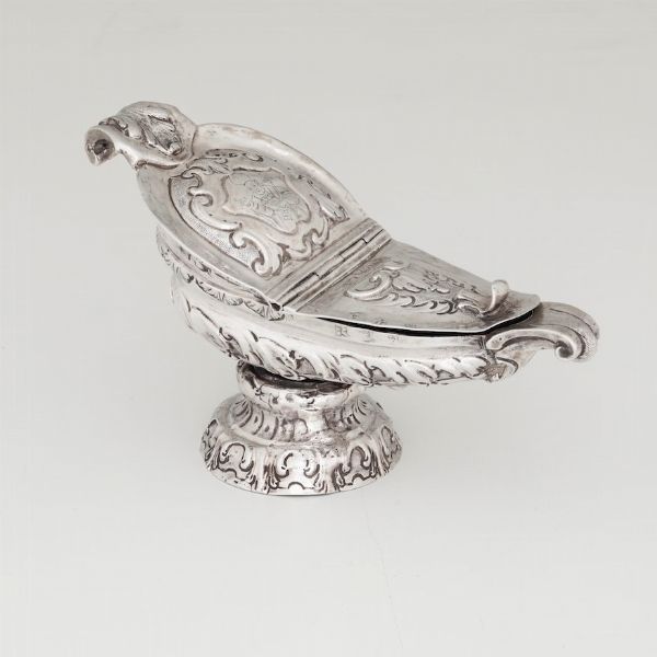 Navicella in argento fuso, sbalzato e cesellato. Napoli XVIII secolo  - Asta Argenti - Associazione Nazionale - Case d'Asta italiane