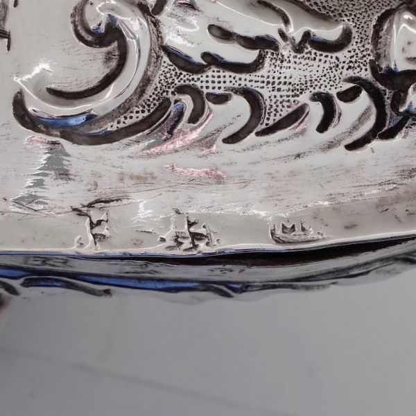 Navicella in argento fuso, sbalzato e cesellato. Napoli XVIII secolo  - Asta Argenti - Associazione Nazionale - Case d'Asta italiane