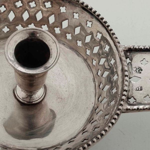 Palmatoria. Argento fuso, sbalzato e traforato.  ultimo quarto del XVIII secolo. Bolli del Maestro argentiere Girolamo Francescoli (1776-1802)  - Asta Argenti - Associazione Nazionale - Case d'Asta italiane