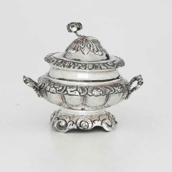 Zuccheriera in argento fuso, sbalzato e cesellato, Napoli, XIX secolo  - Asta Argenti - Associazione Nazionale - Case d'Asta italiane