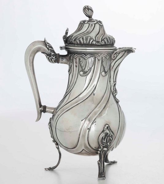 Caffettiera argento fuso, sbalzato e cesellato. Probabilmente Torino XIX-XX secolo  - Asta Argenti - Associazione Nazionale - Case d'Asta italiane